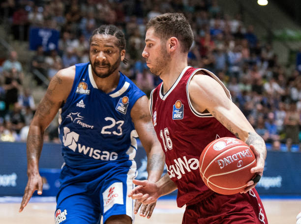 展奠定了坚 展奠定了坚